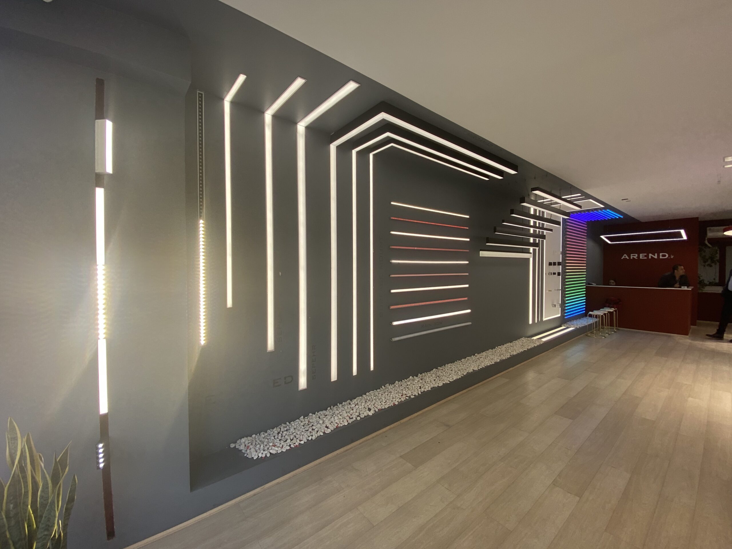 درخشندگی و جذابیت بی‌نظیر را به فضای تجاری‌تان بیفزایید